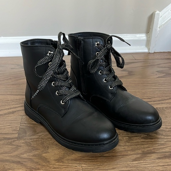 Girls black boots - Picture 1 of 5